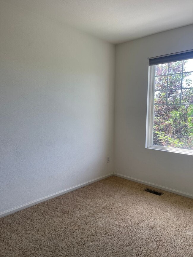 Photo - 3 bedroom, 2 bathroom single family house ...