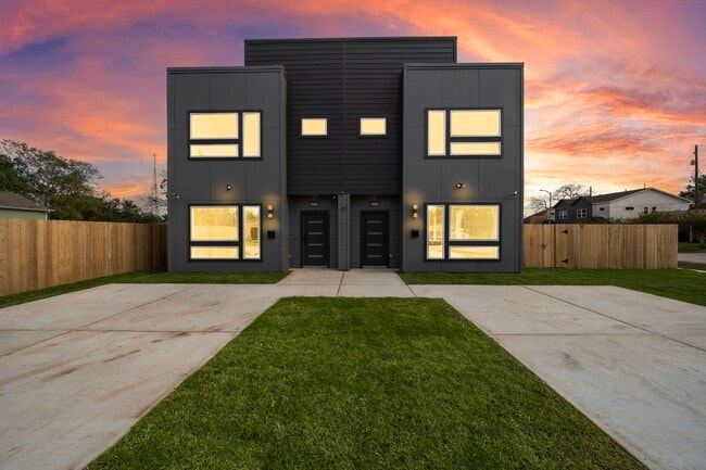 Building Photo - 3507 Wilmington St Rental