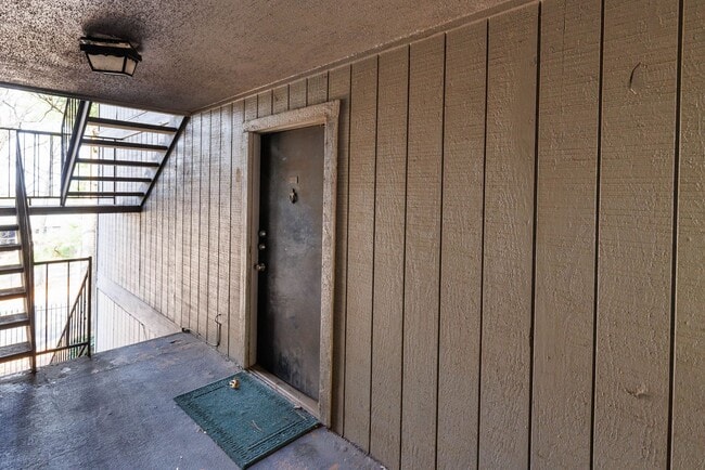 Building Photo - 2/1 Condo in Glen Iris Unit 401D