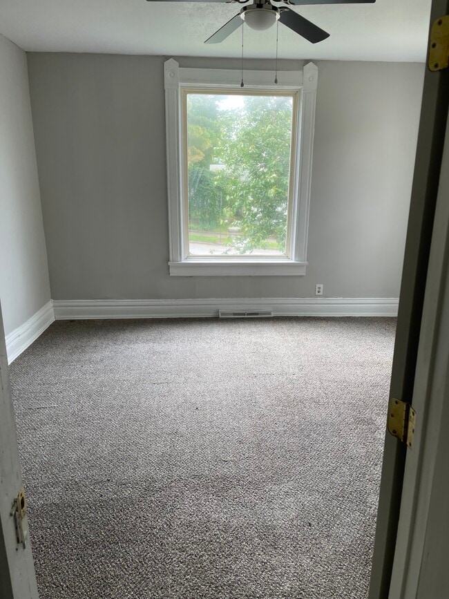 Building Photo - 145 E Walnut St Unit 147 Rental