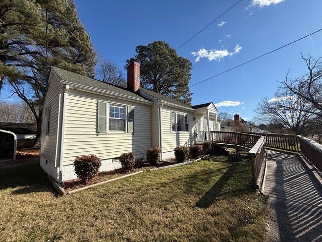 Photo - Large 3bed 1.5 bath ranch with 2 car garage $1895