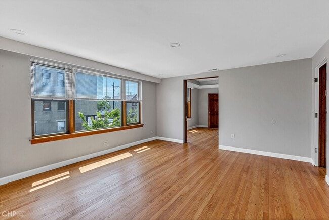 Building Photo - 3149 S Morgan St Unit 2nd Floor