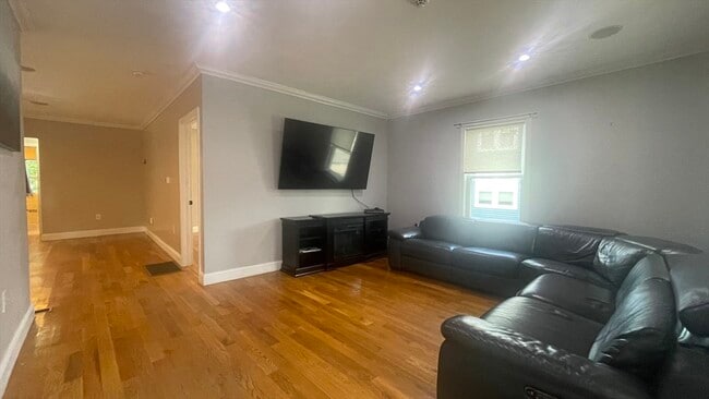 Building Photo - 87 W Selden St Unit 1
