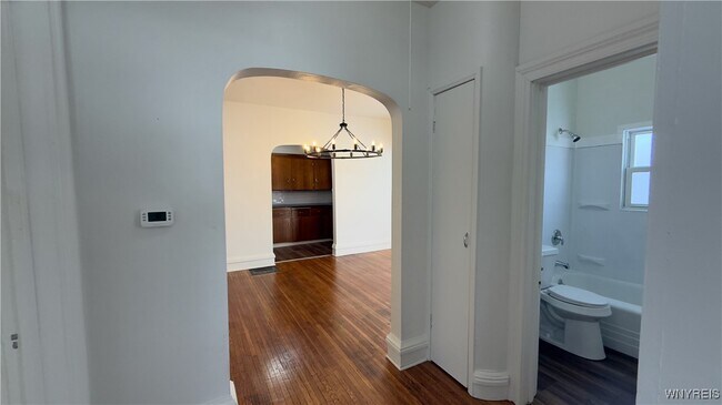 Photo - 204 Union St