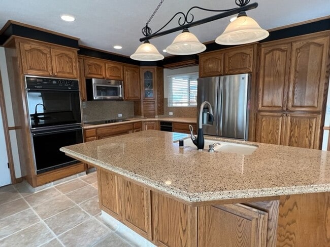 Building Photo - SPACIOUS 4 BEDROOM HOME IN SOUTH SALINAS