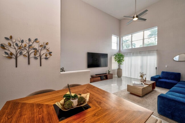 Photo - 621 Lakeshore Terrace