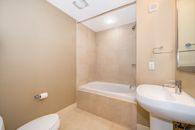 Photo - Beautiful 1BR/2BA Luxury High-Rise Condo in Downtown Orlando - Star Tower! Unit 710