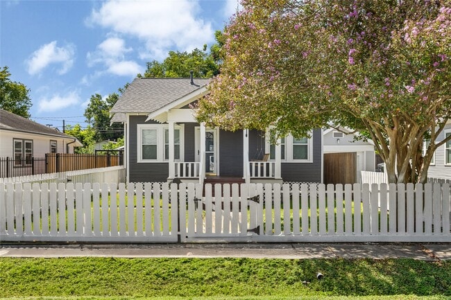 Photo - 707 Tabor St