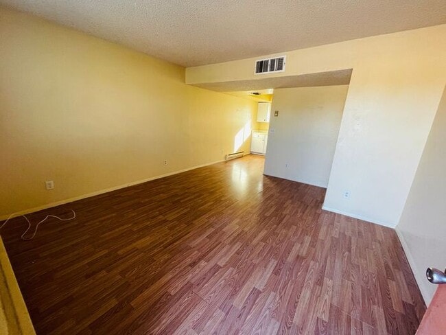 Photo - 330 E Corona Rd