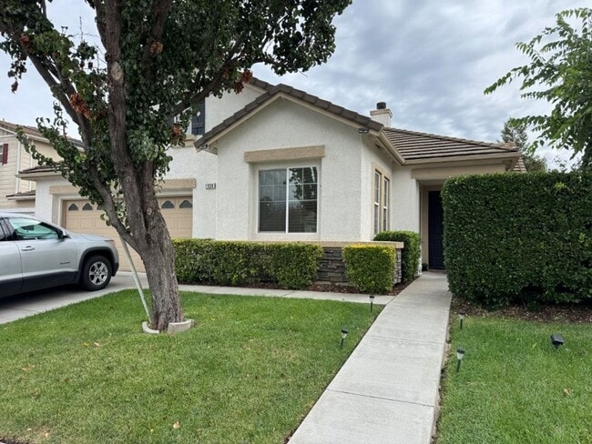 Three Bedroom Sycamore Ranch - Three Bedroom Sycamore Ranch