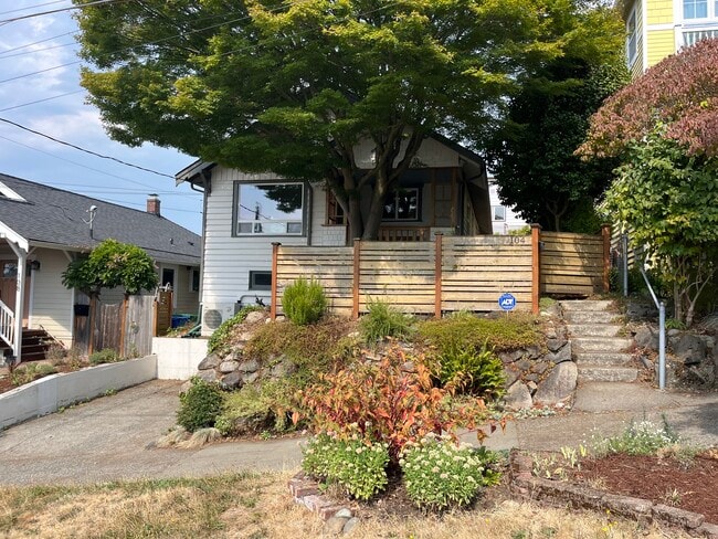 Building Photo - 104 NW 41st St Rental