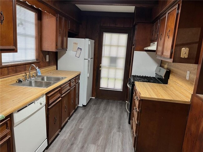 Photo - 557 Shalimar Rd