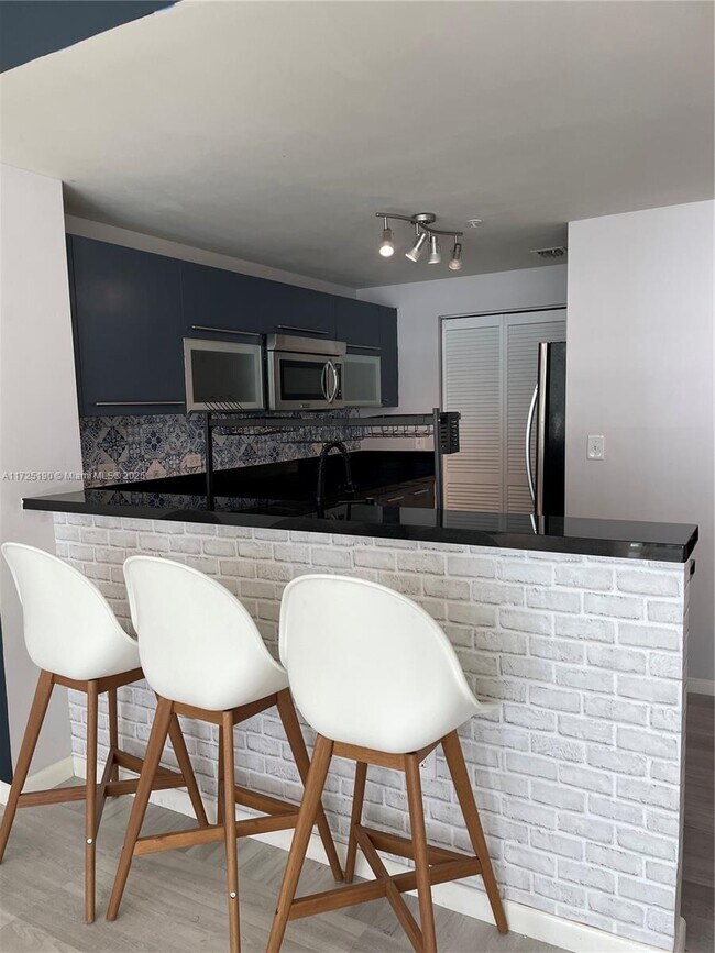 Photo - 253 NE 2nd St Unidad 2304