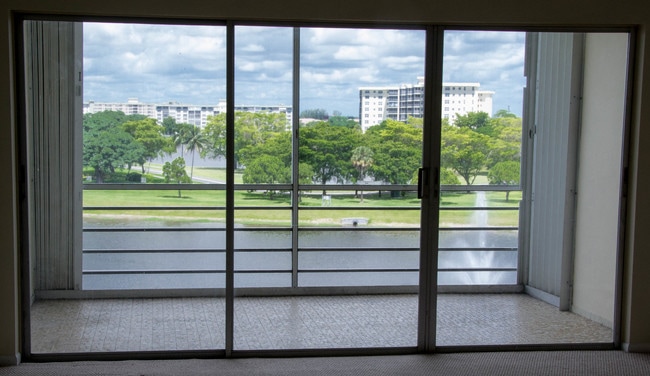 Photo - 2801 N Palm Aire Dr Unit 502