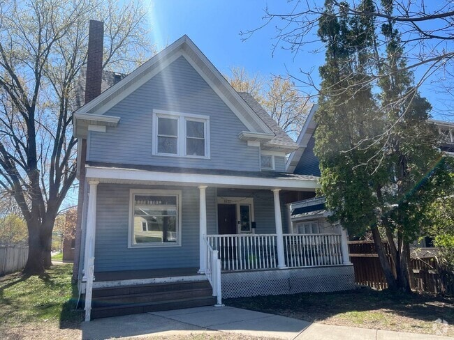 Building Photo - DO NOT MISS! Four-Bedroom Single Family Ho... Rental