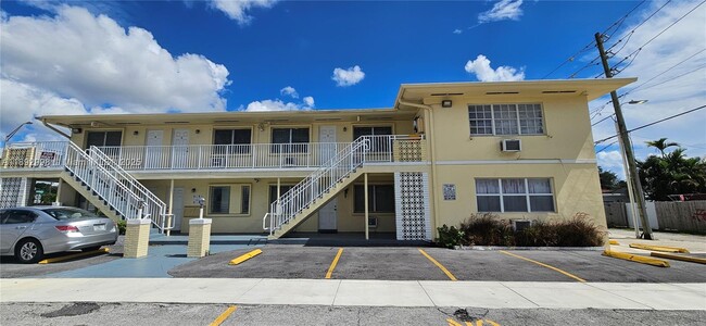 Building Photo - 4490 W Flagler St Unit 1