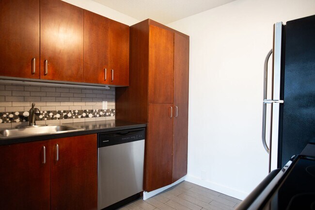 Photo - Goose Hollow 1 Bedroom Available Now ! Unit 706