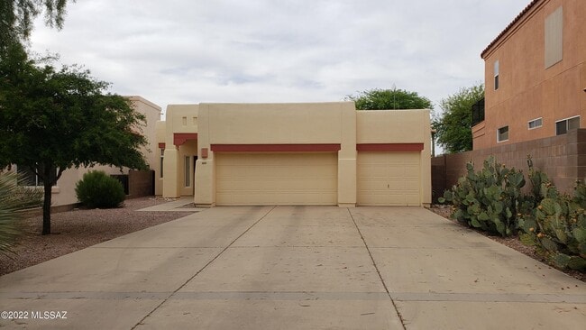 Building Photo - 6525 N Shadow Bluff Dr