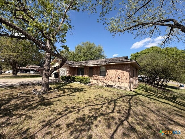 Building Photo - 795 Albert St