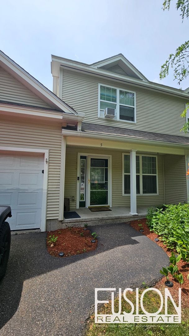 Photo - Bright, Modern 3 Bedroom Townhouse in Essex Junction!