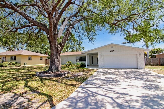 Building Photo - East Gate Annual Home for Rent
