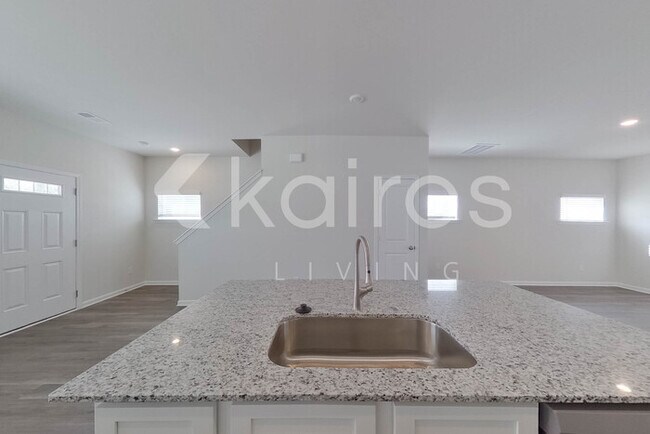 Photo - 2401 Banyan Cir
