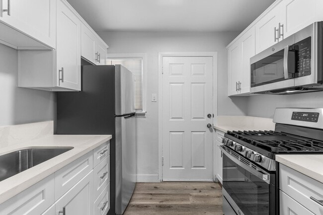 Photo - 2652-2728 E 15th St