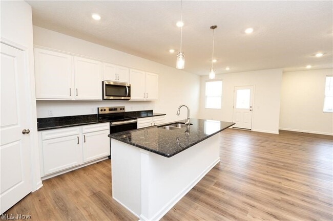 Photo - 98 Brewster Dr