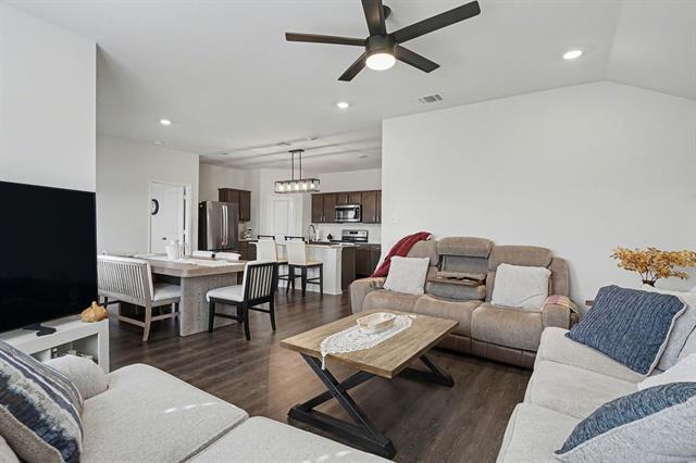 Photo - 604 Chuck Wagon Dr