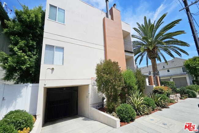 Building Photo - 4220 Fair Ave Unit 201 Rental