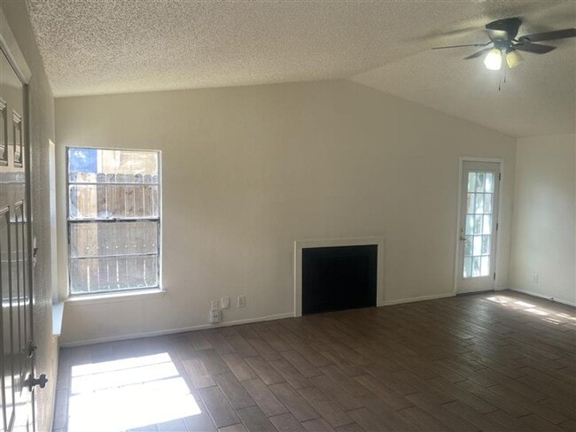 Photo - Large 2/2 duplex with a 2 car carport