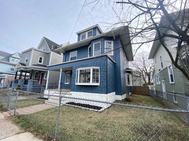 Building Photo - 12 Montrose St Rental