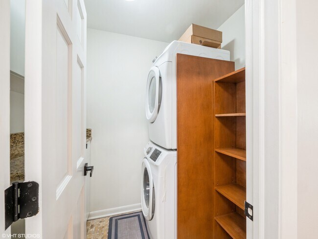 Photo - 913 W Irving Park Rd Unit 1E