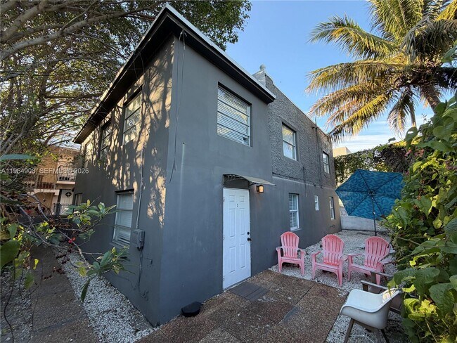 Building Photo - 845 NW 3rd St Unit C