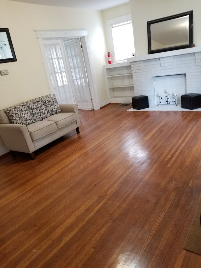 Photo - 1706 Villa Pl Unit Cottage