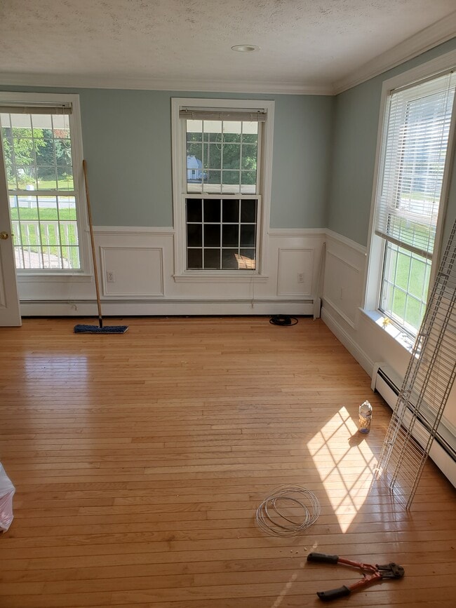 Building Photo - 132 Lawrence Rd Unit Accessory apartment