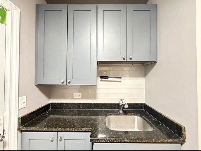 3585 N Milwaukee Ave Unit ONE BEDROOM