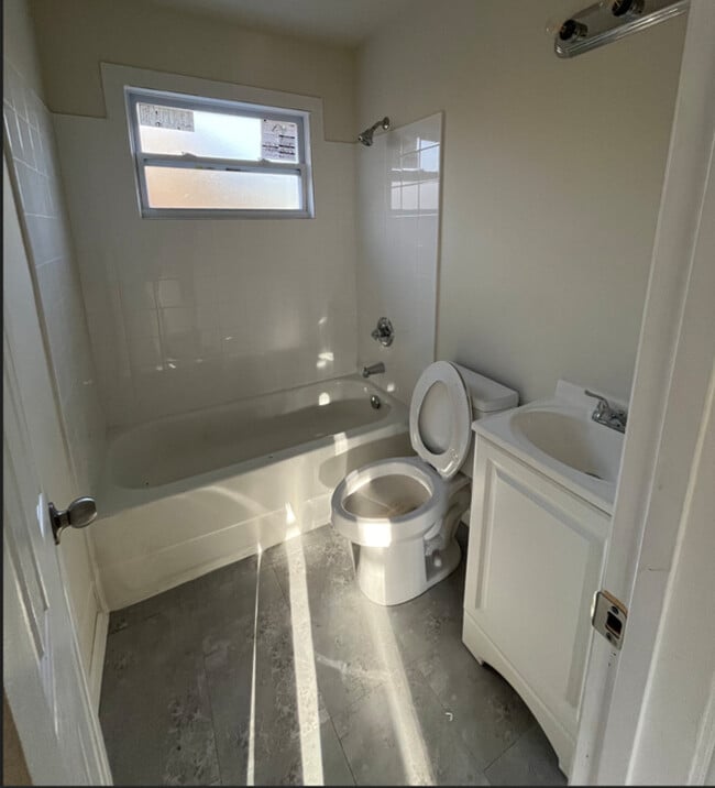 Photo - 2715 Dundeen St