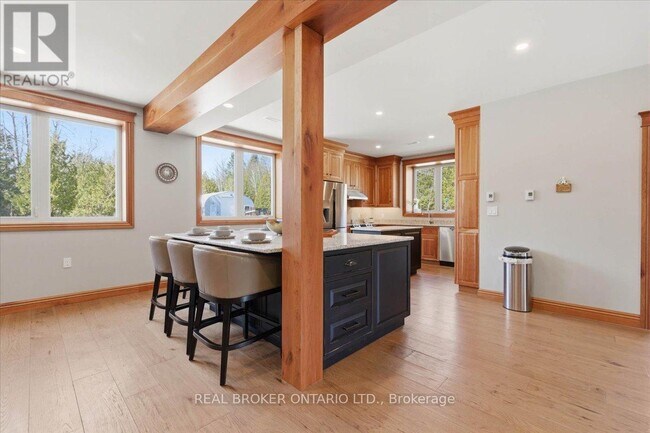 Photo - 4589 Watson Rd S