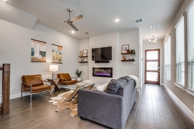 Photo - 4211 Curtiss Dr