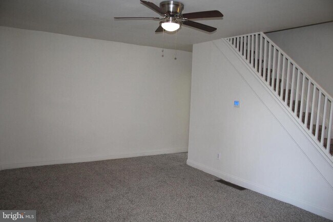 Photo - 204 Maple St