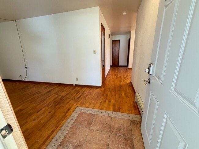 Photo - 202 Center St