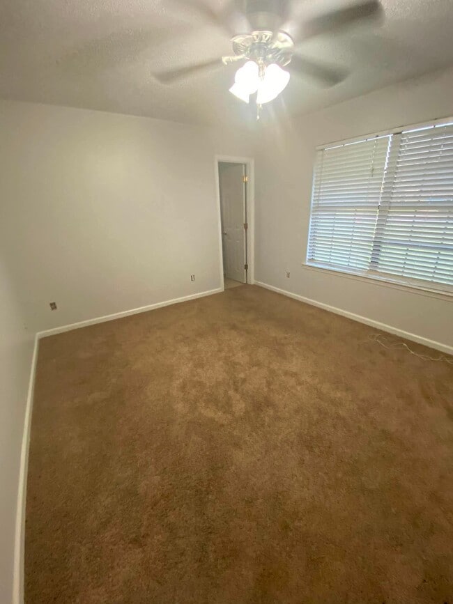 Photo - 921 Wrenwood Ln