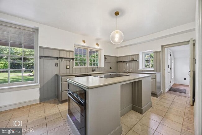 Photo - 547 Concord Rd