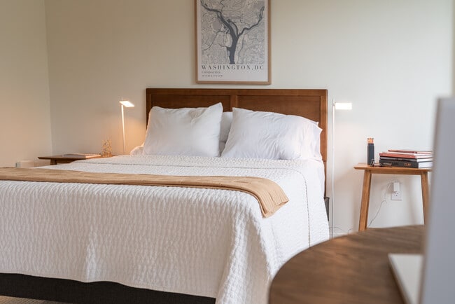 Bedroom - The Woodner