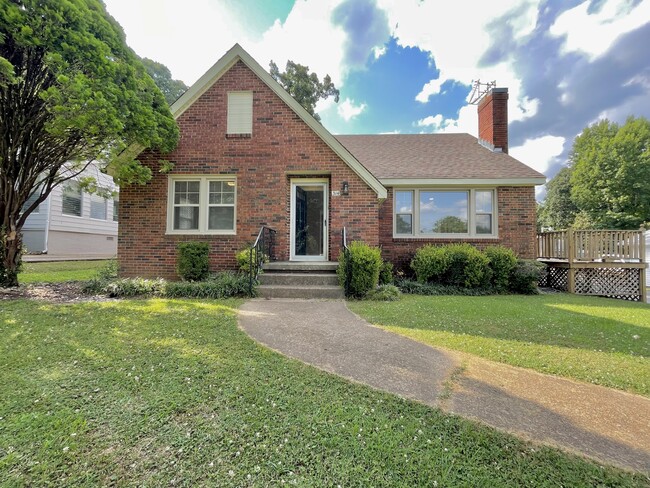 Building Photo - 314 W Lee Ave