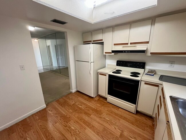 Photo - 658 NE 6th Ct Unit L