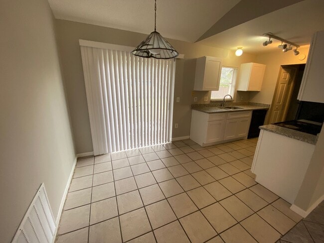 Photo - 3 Bedroom 2 Bath Home in East Orlando for Rent