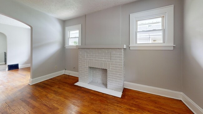 Photo - 687 Merton Ave