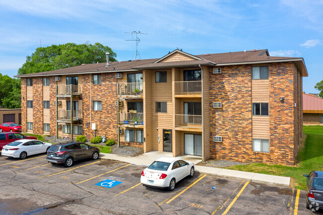 Brookwood Apartments For Rent in Saint Cloud, MN | ForRent.com